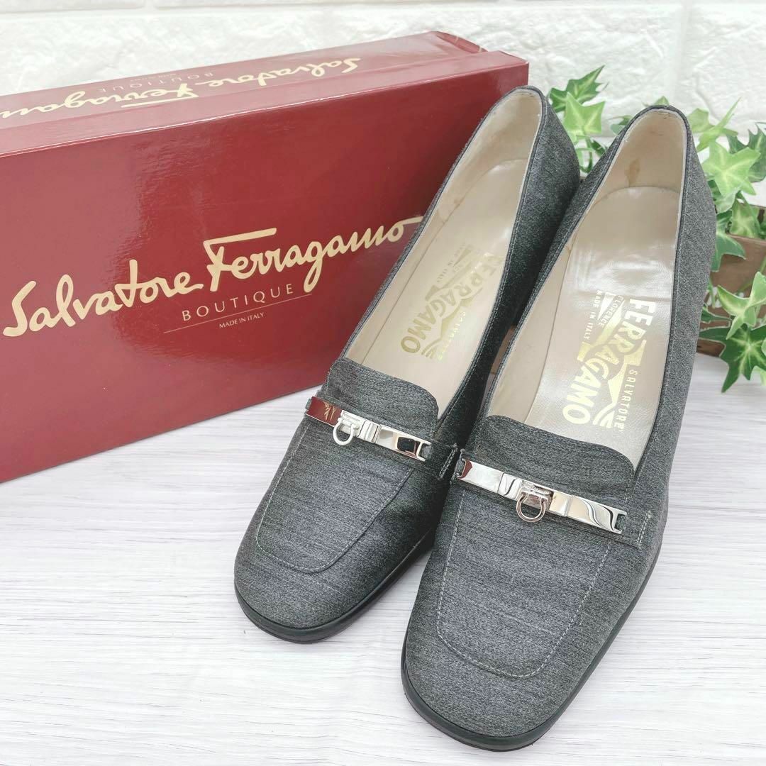 極美品 Salvatore Ferragamo ガンチーニ シルバー金具