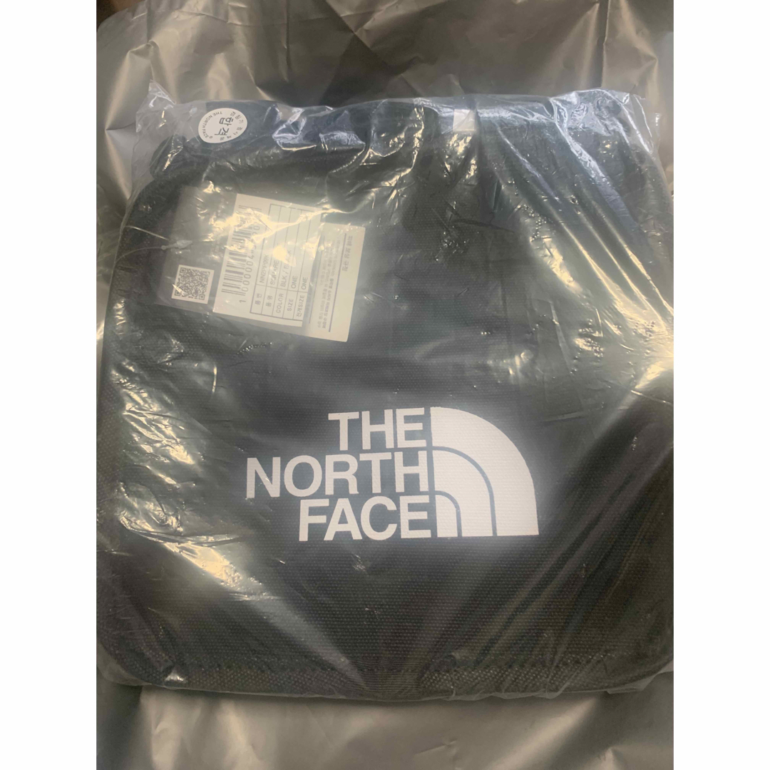 THE NORTH FACE(ザノースフェイス)の韓国ノースフェイスホワイトレーベルSQUARETOTEスクエアトートブラック レディースのバッグ(ショルダーバッグ)の商品写真