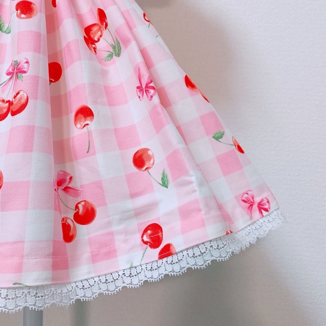 ハンドメイドワンピース　90㎝　チェリーチェックピンク キッズ/ベビー/マタニティのキッズ服女の子用(90cm~)(ワンピース)の商品写真