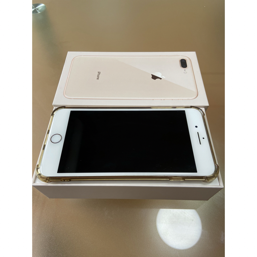 iPhone(アイフォーン)の美品 Qi充電 iPhone8 Plus Gold 64GB スマホ/家電/カメラのスマートフォン/携帯電話(スマートフォン本体)の商品写真