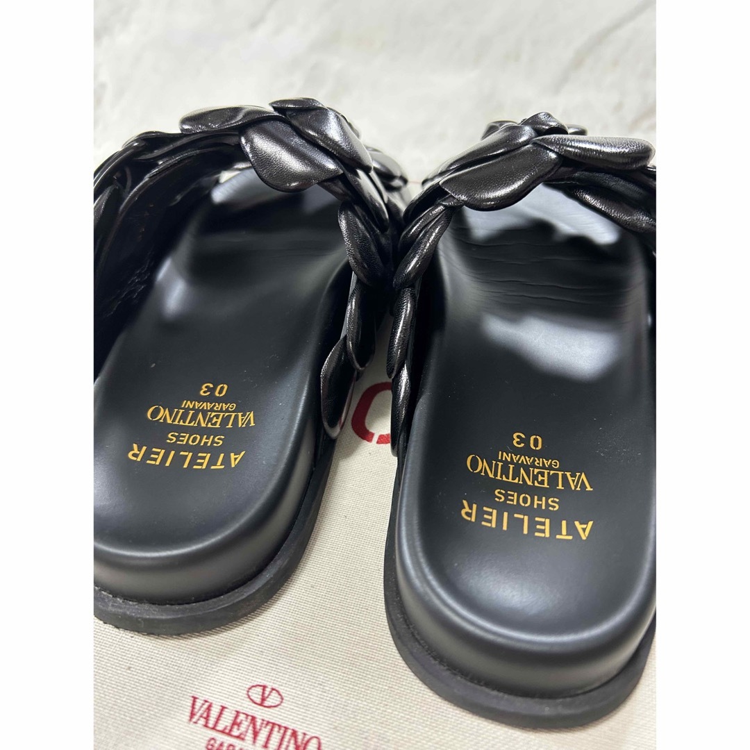 VALENTINO(ヴァレンティノ)のヴァレンティノ アトリエシューズ フラワー サンダル レディースの靴/シューズ(サンダル)の商品写真