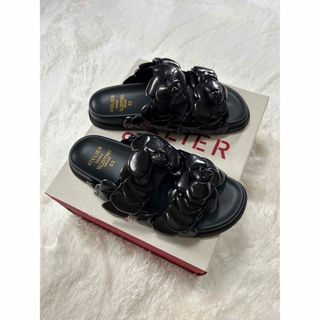 ヴァレンティノ(VALENTINO)のヴァレンティノ アトリエシューズ フラワー サンダル(サンダル)