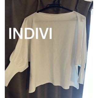 インディヴィ(INDIVI)のホワイト トップス INDIVI(カットソー(長袖/七分))