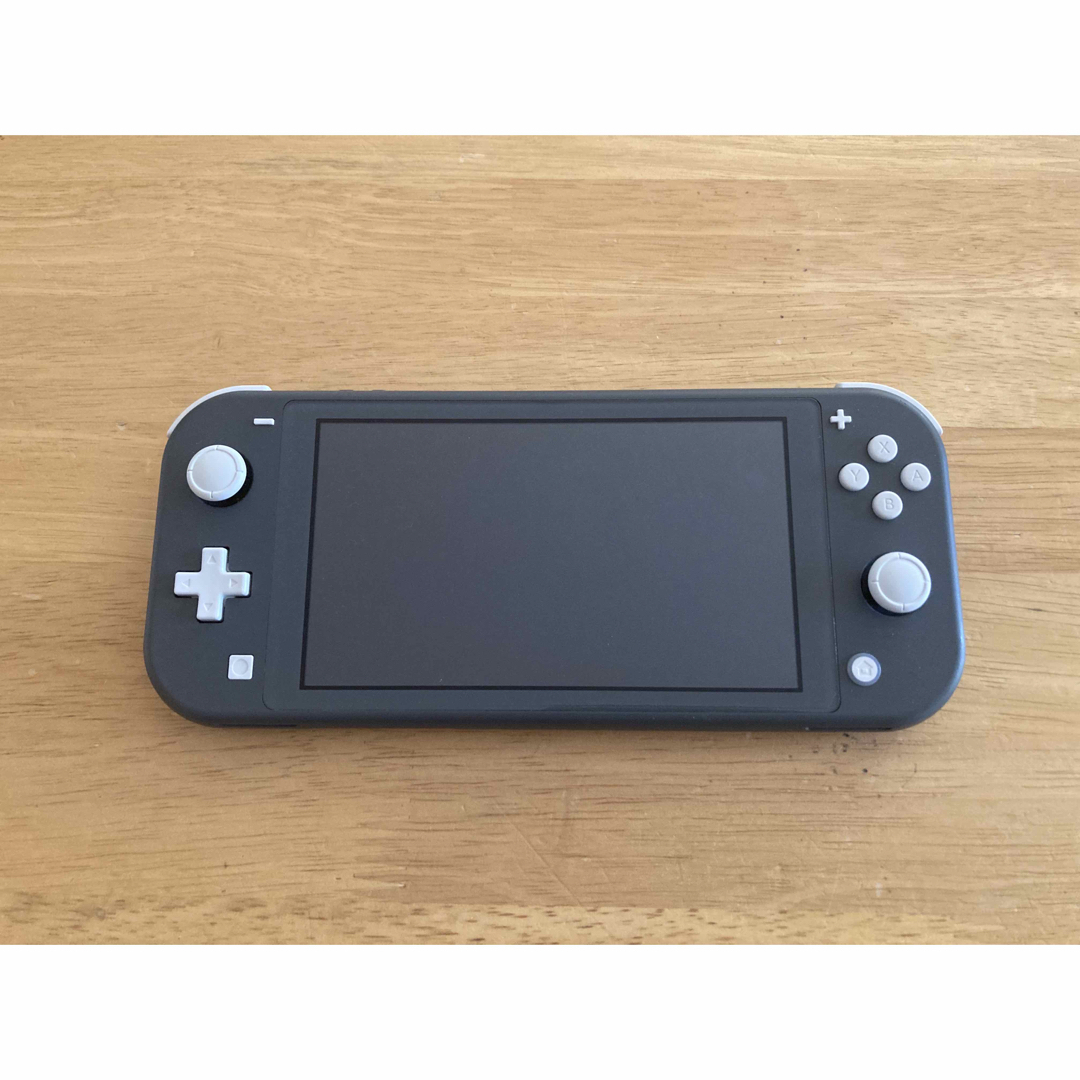 Nintendo Switch(ニンテンドースイッチ)のSwitchライト　グレー　本体のみ エンタメ/ホビーのゲームソフト/ゲーム機本体(携帯用ゲーム機本体)の商品写真