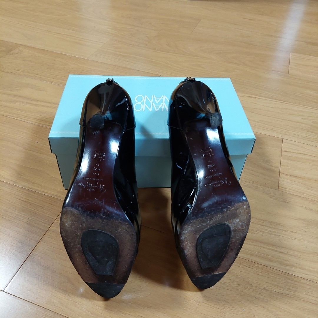 GINZA Kanematsu(ギンザカネマツ)の銀座かねまつ　エナメルブーティ レディースの靴/シューズ(ブーティ)の商品写真