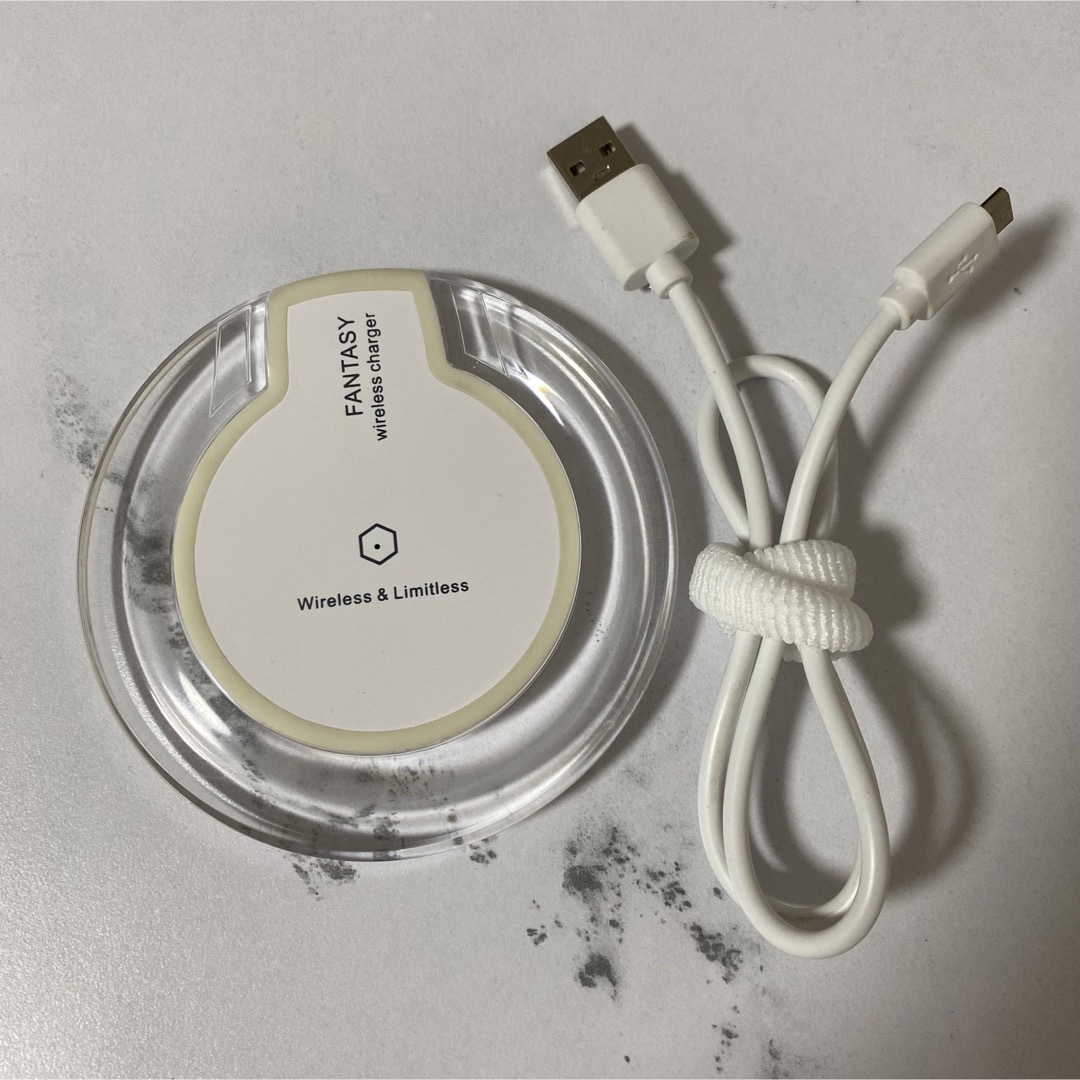 qi 充電器 ワイヤレス充電器 iPhone Android スマホ スマホ/家電/カメラのスマートフォン/携帯電話(バッテリー/充電器)の商品写真