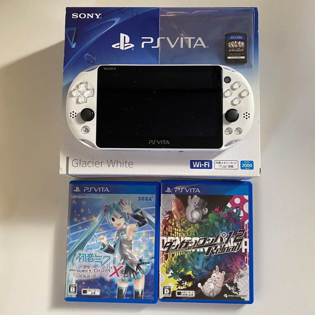 PlayStationVITA 本体  PCH-2000 ZA22 他ソフト3点ゲームソフトゲーム機本体