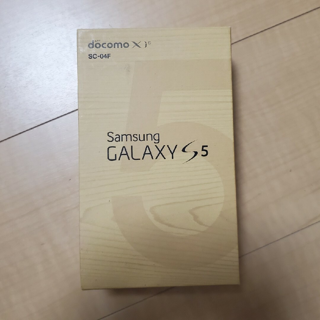 Galaxy(ギャラクシー)のSAMSUNG GALAXY S5 SC-04F ホワイトの箱 スマホ/家電/カメラのスマホアクセサリー(その他)の商品写真