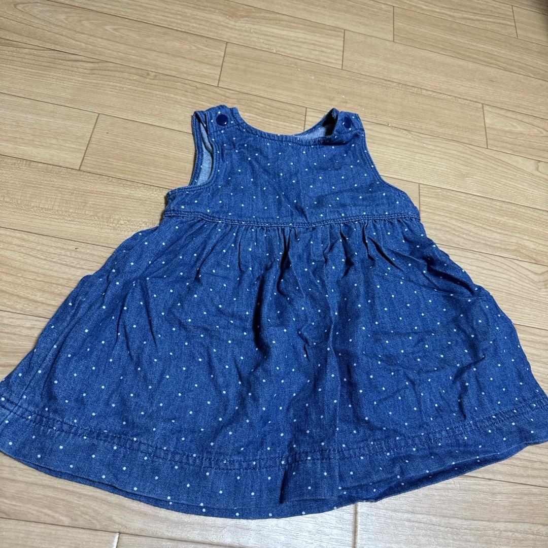 babyGAP(ベビーギャップ)のbaby GAP ドット　デニムワンピース　90 キッズ/ベビー/マタニティのキッズ服女の子用(90cm~)(ワンピース)の商品写真