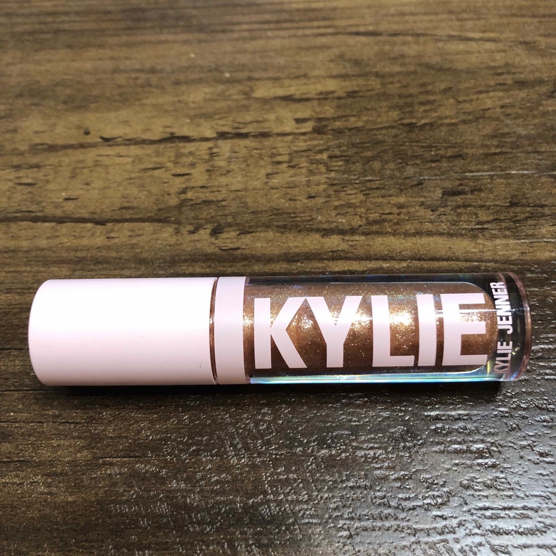 Kylie Cosmetics(カイリーコスメティックス)の【激安！新品未使用】カイリーコスメティックスのグロスとリップクリーム　2点セット コスメ/美容のベースメイク/化粧品(リップグロス)の商品写真