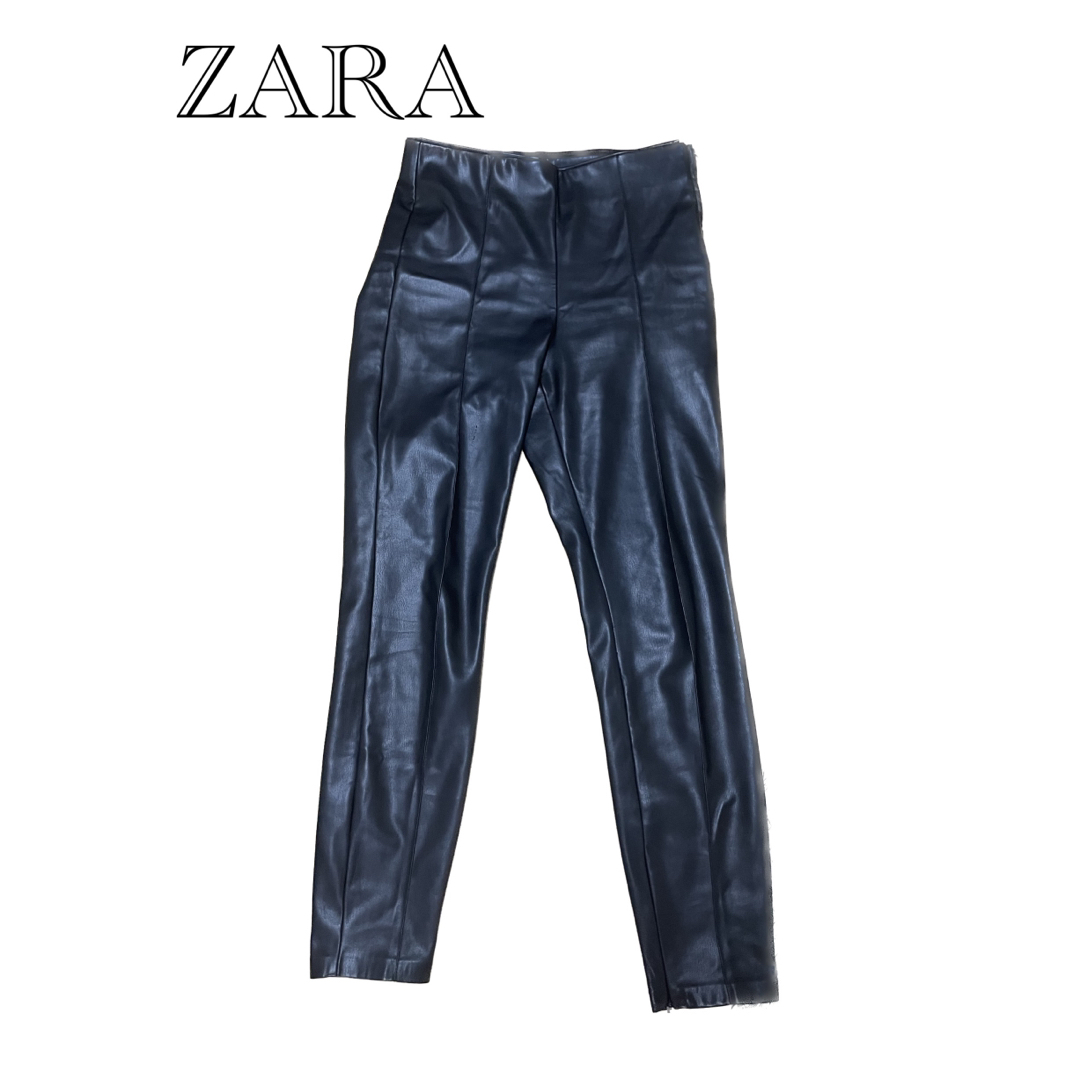 ZARA(ザラ)のZARA フェイクレザーパンツ レディースのパンツ(カジュアルパンツ)の商品写真