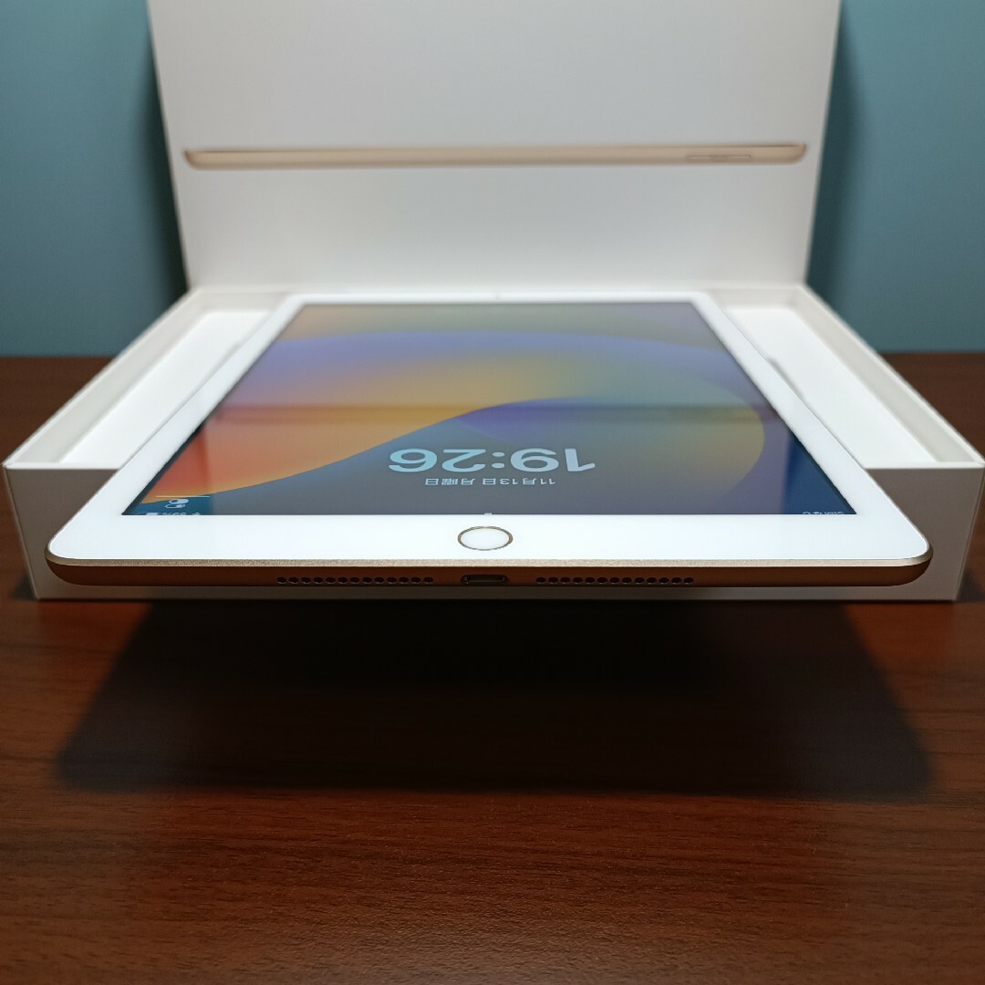 (美品) iPad 第5世代 Wifi Simフリー32GBキーボード付き