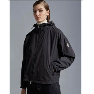 Moncler モンクレール　袖のシャーリングのかわいいジャケット