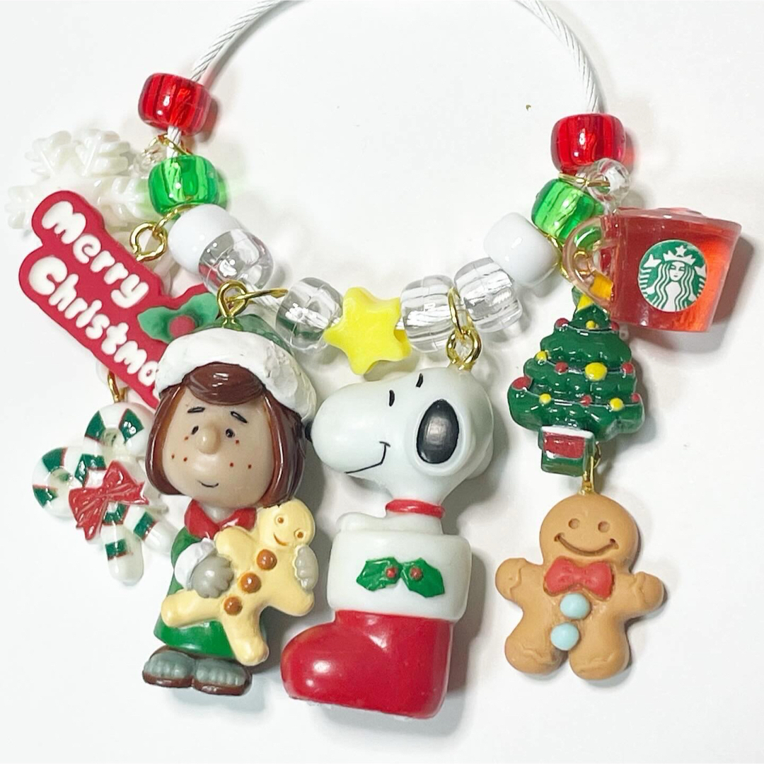 SNOOPY(スヌーピー)のChristmas🎄✨を 一緒に祝おう🐶🎉🥂🎂🎅💚 キーホルダー✨ ハンドメイドのアクセサリー(キーホルダー/ストラップ)の商品写真