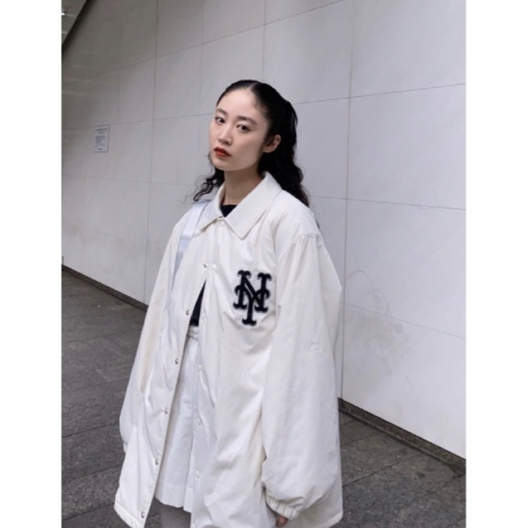 moussy(マウジー)のMLB OVERSIZED COACH JACKET レディースのジャケット/アウター(ナイロンジャケット)の商品写真