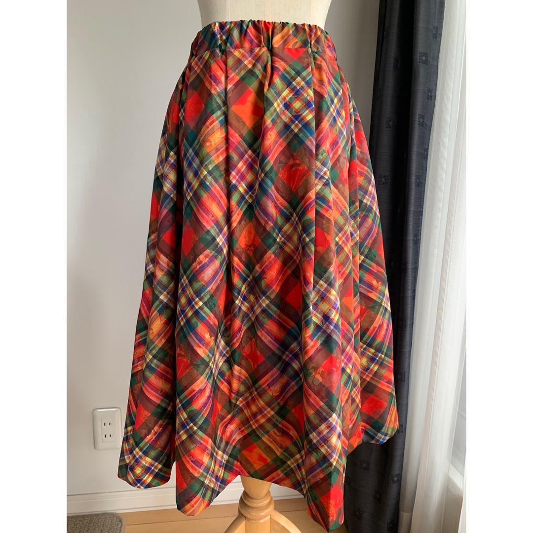 チェック花柄スカート　レッド レディースのスカート(ロングスカート)の商品写真