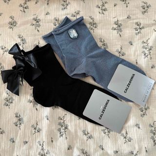 【新品】CALZEDONIA  靴下２足セット ブラック　グレー　ラメ(ソックス)