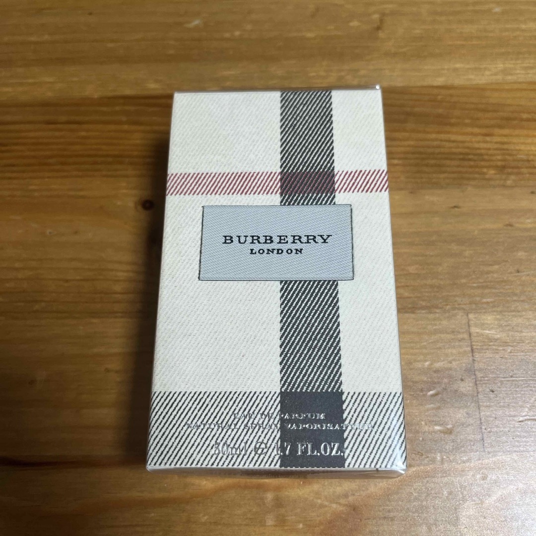 BURBERRY(バーバリー)の【新品・未開封】BURBERRY LONDONオードパルファム50ml コスメ/美容の香水(香水(女性用))の商品写真