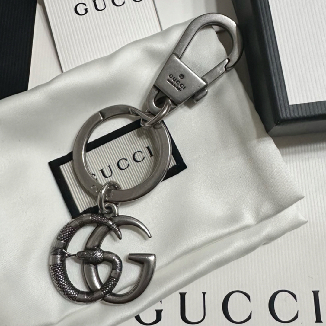 Gucci(グッチ)のGUCCI スネーク&ダブルG キーホルダー メンズのファッション小物(キーホルダー)の商品写真