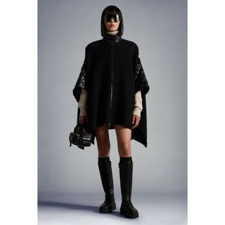 モンクレール(MONCLER)のMONCLER2022/23秋冬新作 異素材MIX ダウンウールポンチョ(ポンチョ)