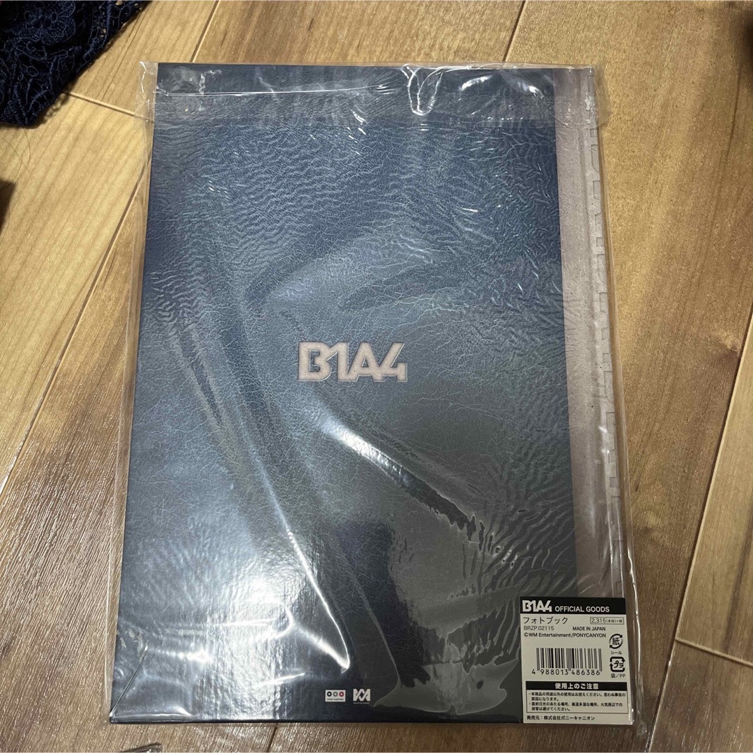 B1A4(ビーワンエーフォー)の【新品】B1A4 公式フォトブック エンタメ/ホビーのタレントグッズ(アイドルグッズ)の商品写真