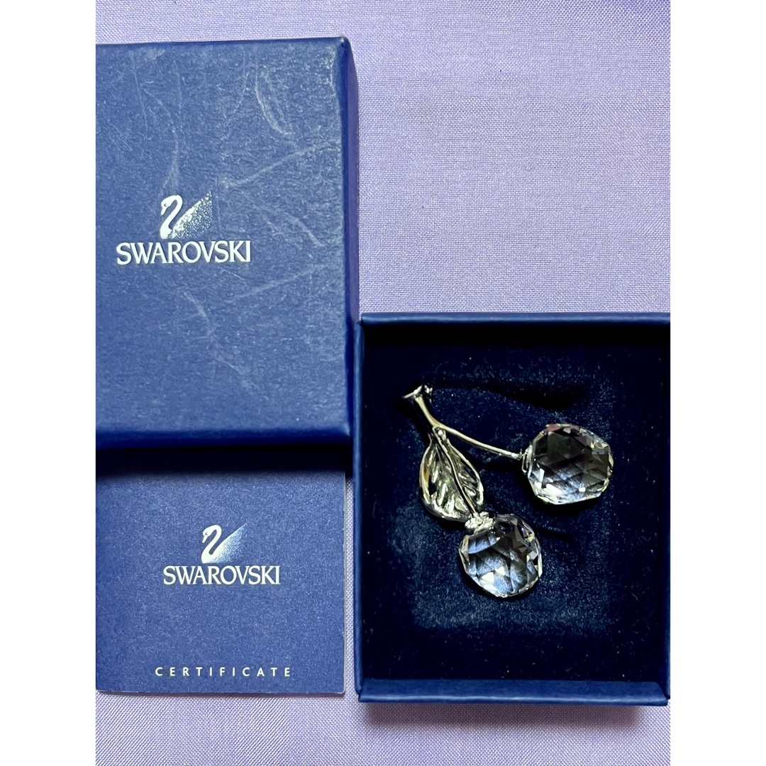 SWAROVSKI(スワロフスキー)のスワロフスキー クリスタル シルバー カラー レア チェリー ブローチ 付属品付 レディースのアクセサリー(ブローチ/コサージュ)の商品写真