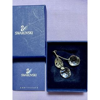 スワロフスキー(SWAROVSKI)のスワロフスキー クリスタル シルバー カラー レア チェリー ブローチ 付属品付(ブローチ/コサージュ)