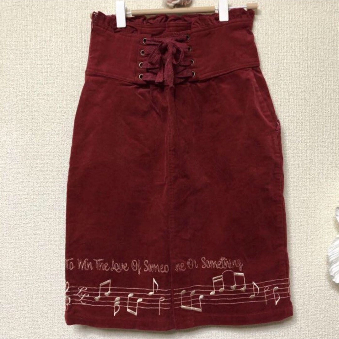 LIZ LISA(リズリサ)のリズリサlizlisa音符楽譜刺繍コーデュロイタイトスカート0S〜M赤超美品 レディースのスカート(ひざ丈スカート)の商品写真
