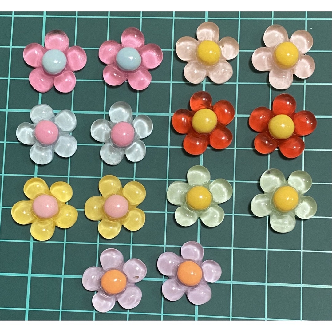 ハンドメイド　資材　フラワー　花　カラフル　カボションパーツ　デコパーツ ハンドメイドの素材/材料(各種パーツ)の商品写真