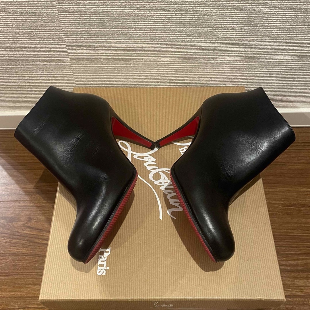 Christian Louboutin(クリスチャンルブタン)の美品！クリスチャンルブタン　ショートブーツ　ブーティ　ハイヒール レディースの靴/シューズ(ブーティ)の商品写真