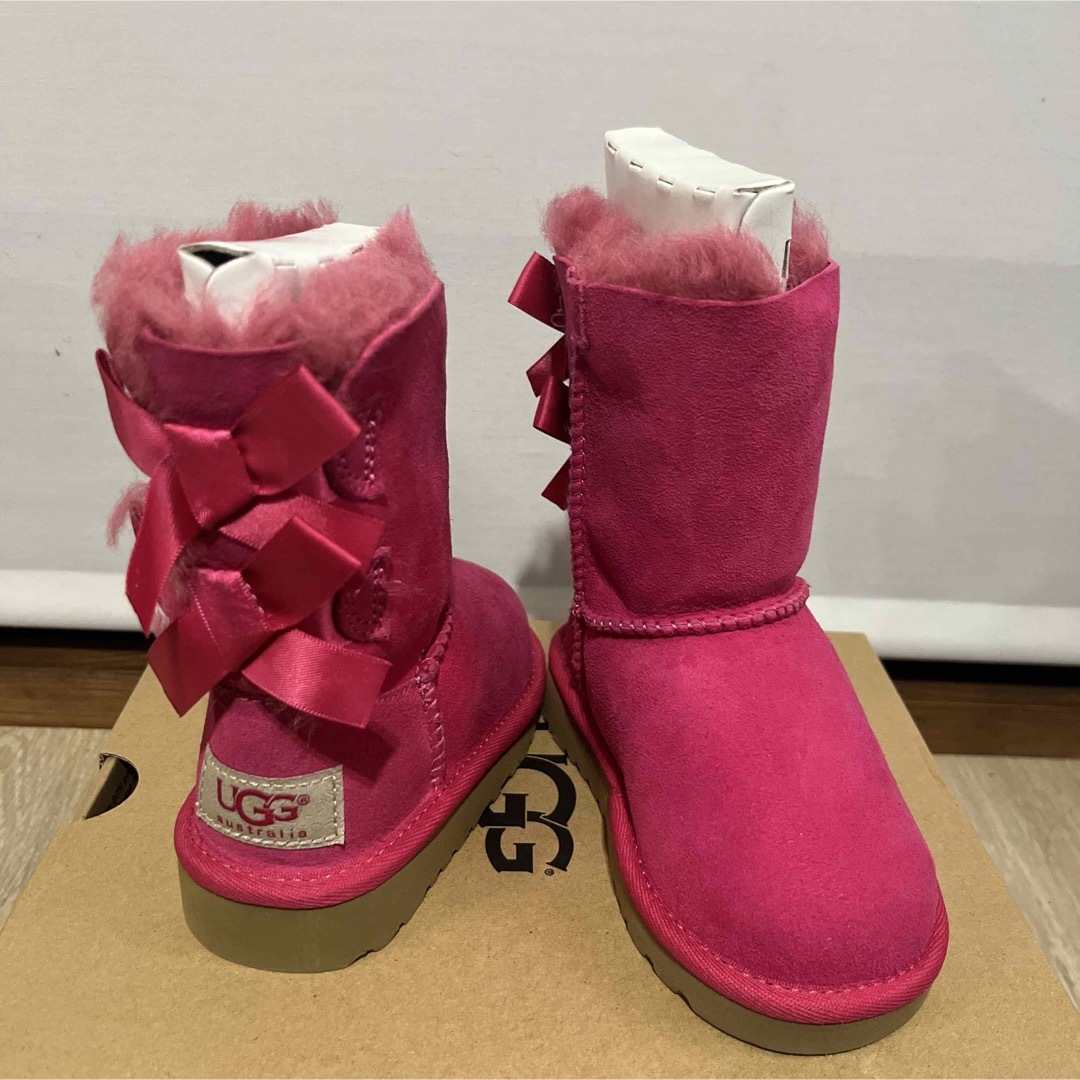 UGG(アグ)のUGG アグ　新品‼️未使用　13.5cm  ムートン キッズ/ベビー/マタニティのベビー靴/シューズ(~14cm)(ブーツ)の商品写真