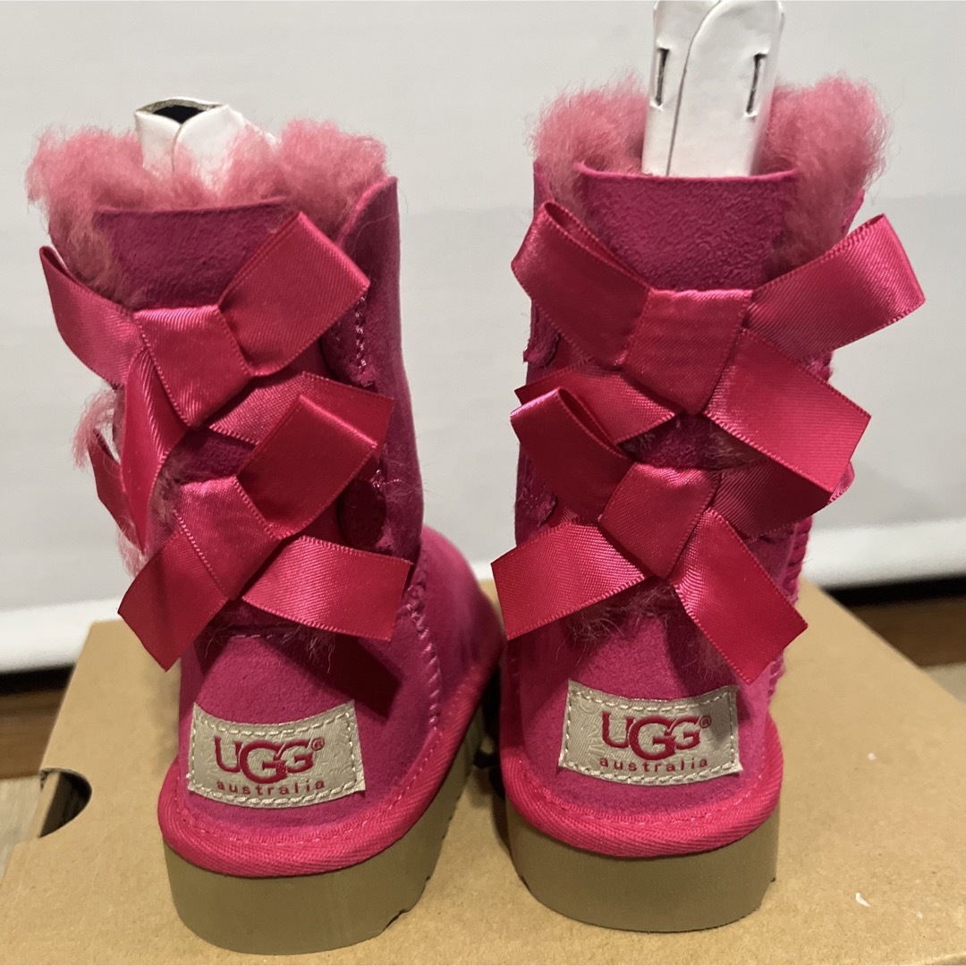 UGG(アグ)のUGG アグ　新品‼️未使用　13.5cm  ムートン キッズ/ベビー/マタニティのベビー靴/シューズ(~14cm)(ブーツ)の商品写真