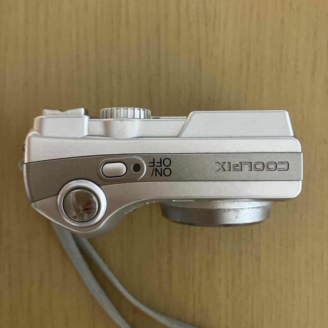 Nikon(ニコン)のNikon COOLPIX 7600 デジカメ スマホ/家電/カメラのカメラ(コンパクトデジタルカメラ)の商品写真