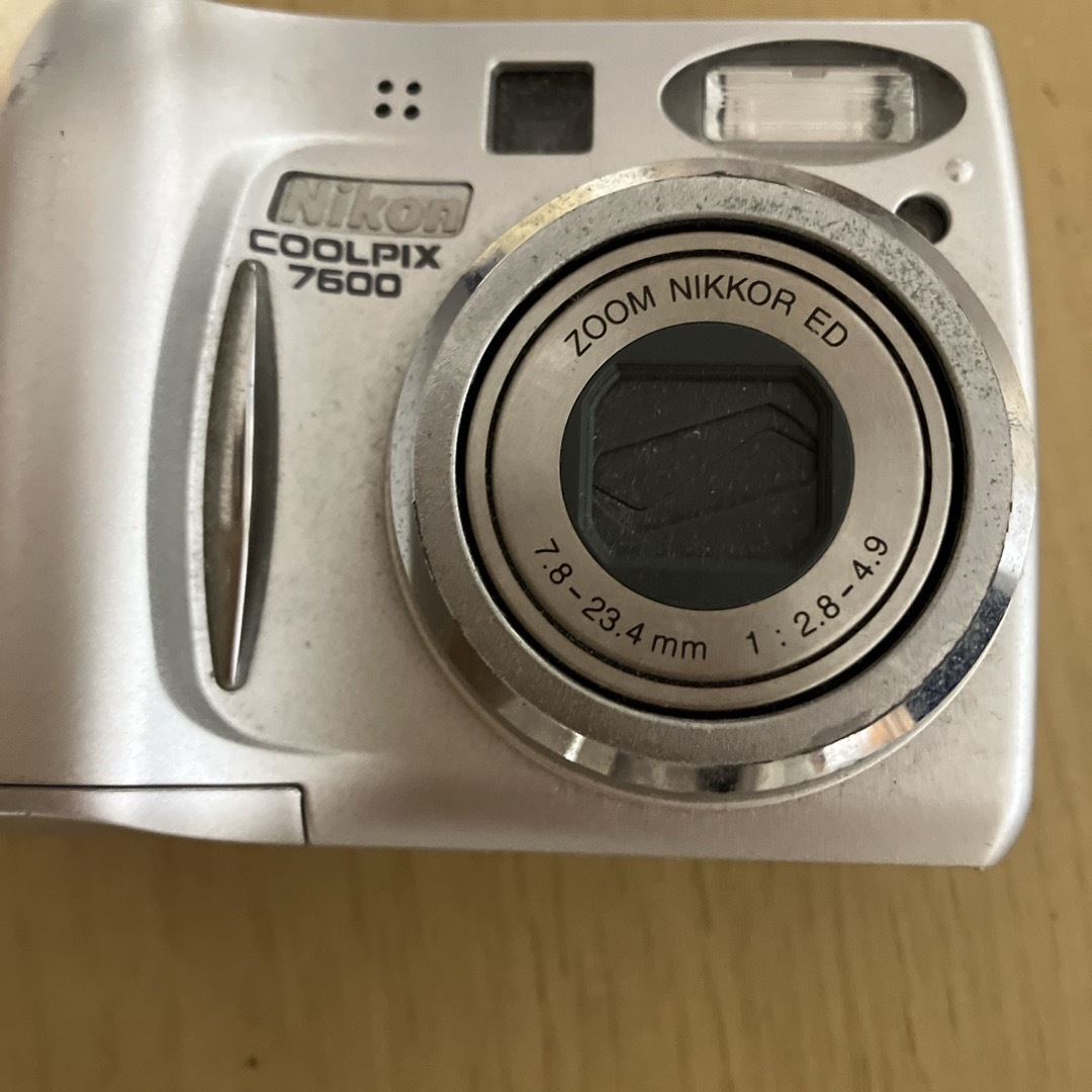 Nikon(ニコン)のNikon COOLPIX 7600 デジカメ スマホ/家電/カメラのカメラ(コンパクトデジタルカメラ)の商品写真