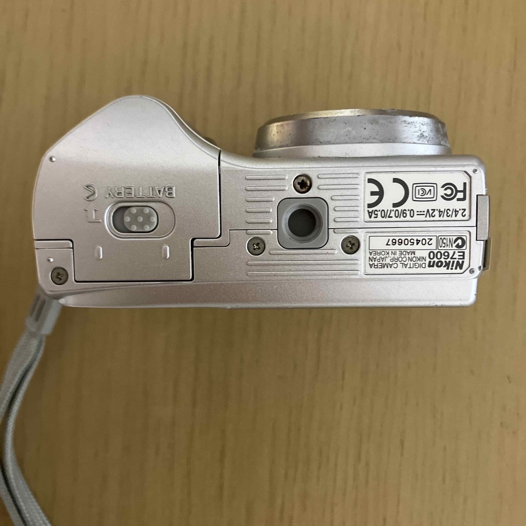 Nikon(ニコン)のNikon COOLPIX 7600 デジカメ スマホ/家電/カメラのカメラ(コンパクトデジタルカメラ)の商品写真