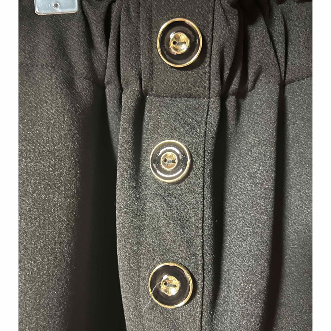 Avail(アベイル)のフロント飾りボタン　パンツ レディースのパンツ(カジュアルパンツ)の商品写真