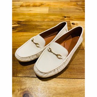 COACH(ローファー/革靴 ・ ホワイト/白色系)のフリマアイテム一覧 COACH(ローファー/革靴 ・ ホワイト/白色系)のフリマアイテム一覧