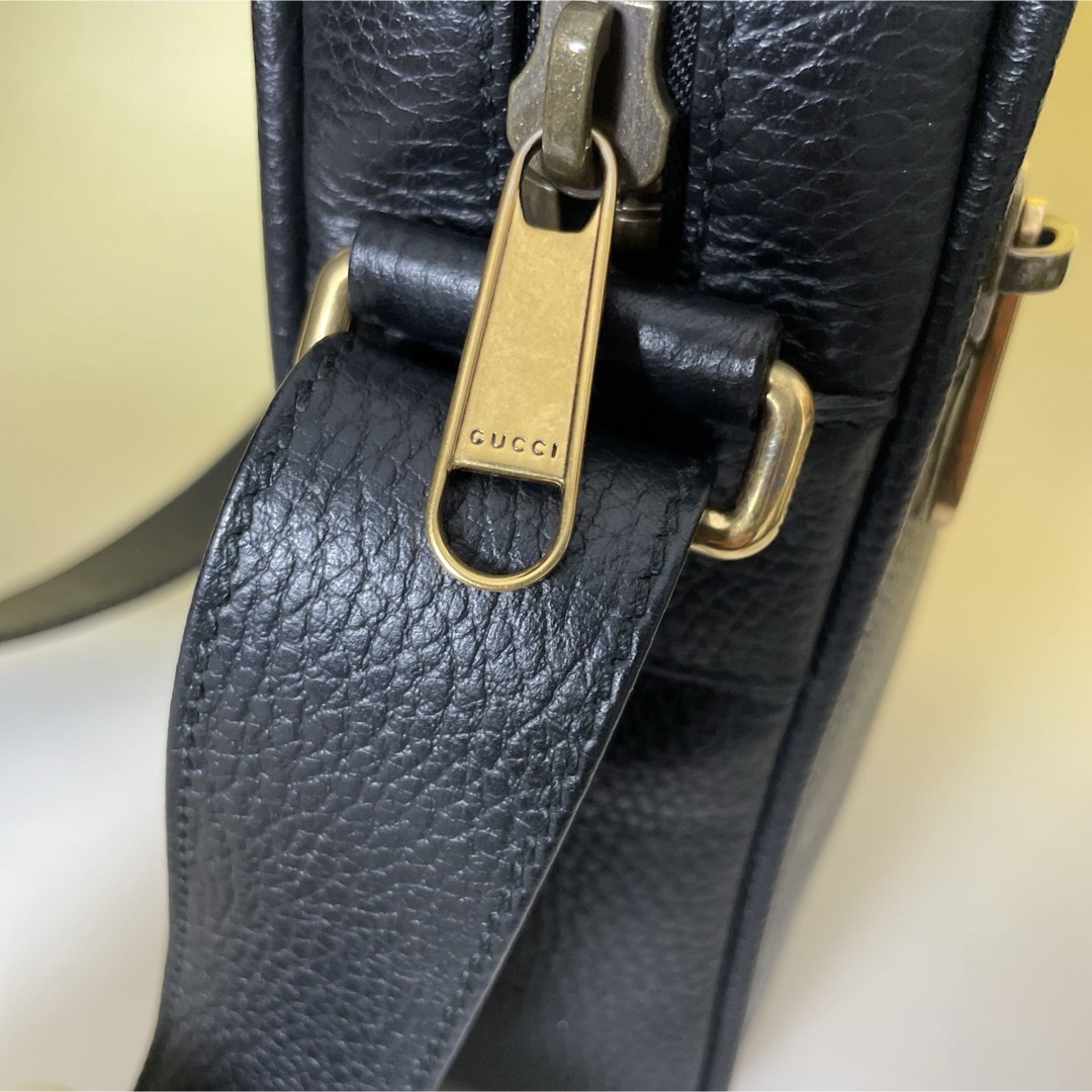 Gucci - Gucci 黒 ロゴプリント ショルダーバッグ ユニセックス グッチ