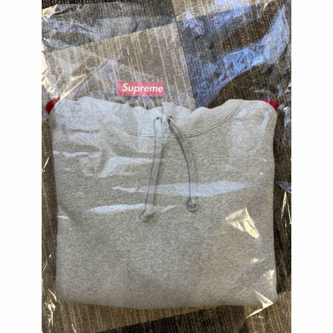 Supreme(シュプリーム)のSupreme Big Logo Jacquard Hooded メンズのトップス(パーカー)の商品写真