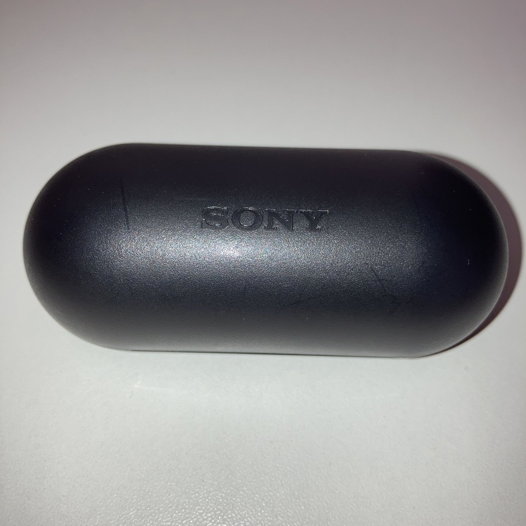 SONY(ソニー)の超美品　SONY ブラック　WF-C500 充電ケースのみ　充電器 スマホ/家電/カメラのオーディオ機器(ヘッドフォン/イヤフォン)の商品写真