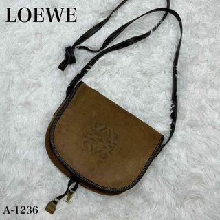 ロエベ(LOEWE)の美品✨LOEWE ロエベ　ショルダーバッグ　アナグラム　スエード×レザー(ショルダーバッグ)