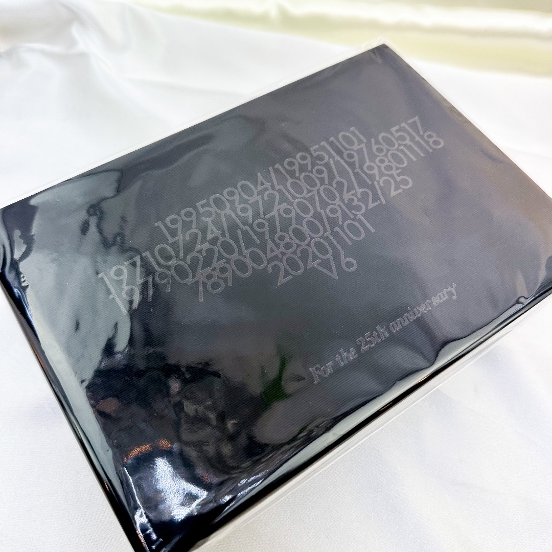 新品　開封のみ　V6 ビジュアルブック 25th Anniversary エンタメ/ホビーのタレントグッズ(アイドルグッズ)の商品写真
