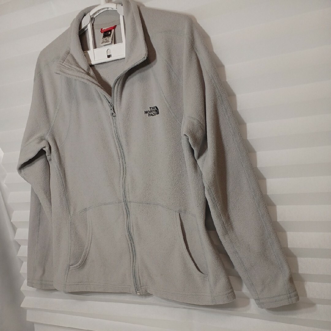 THE NORTH FACE(ザノースフェイス)の76♪US古着 ザ・ノースフェイスフリース ジャケットグレーUS-L(日本L) レディースのジャケット/アウター(ナイロンジャケット)の商品写真