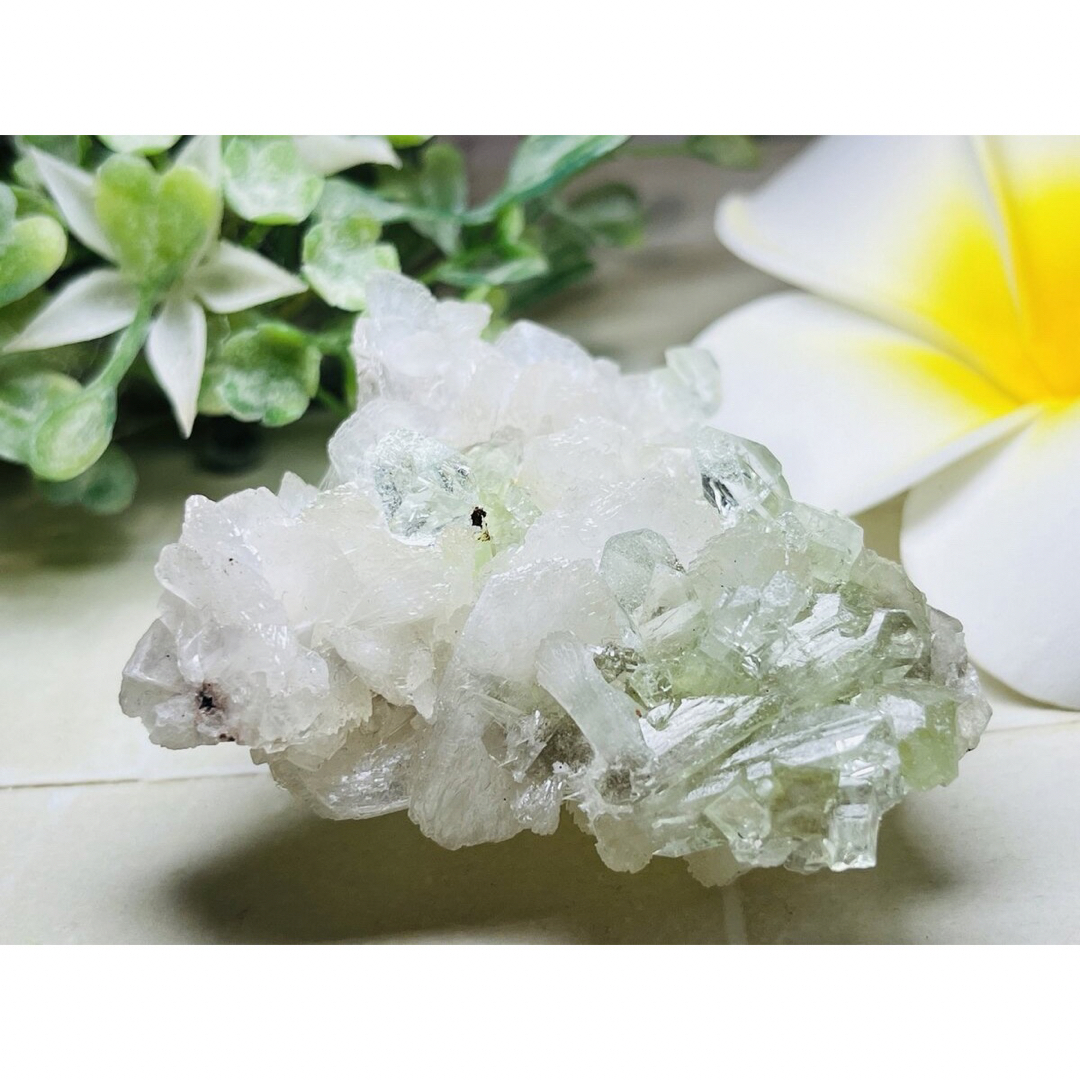 天使の水晶✨　レインボー　グリーンアポフィライト　原石　ラフストーン　魚眼石オパール