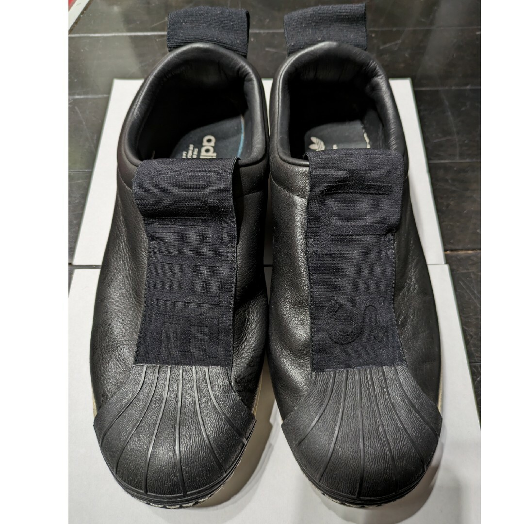 adidas(アディダス)のアディダス　adidas　レザー　スリッポン　ブラック　２５．０cm レディースの靴/シューズ(スニーカー)の商品写真