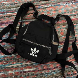 オリジナルス(Originals（adidas）)のアディダス　オリジナル　ミニリュック(リュック/バックパック)