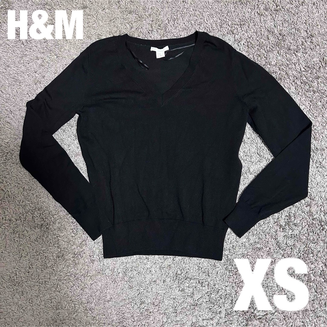 H&M(エイチアンドエム)のＶネック　H&M  セーター　長袖　黒　プチプラ　無地　XSサイズ レディースのトップス(ニット/セーター)の商品写真