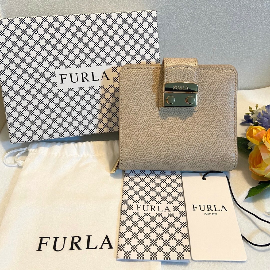 FURLA フルラ メトロポリス 二つ折り財布  金具　ベージュ　コンパクト財布