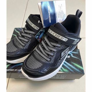 スケッチャーズ(SKECHERS)の【新品】スケッチャーズ　光る靴　18.5cm(スニーカー)