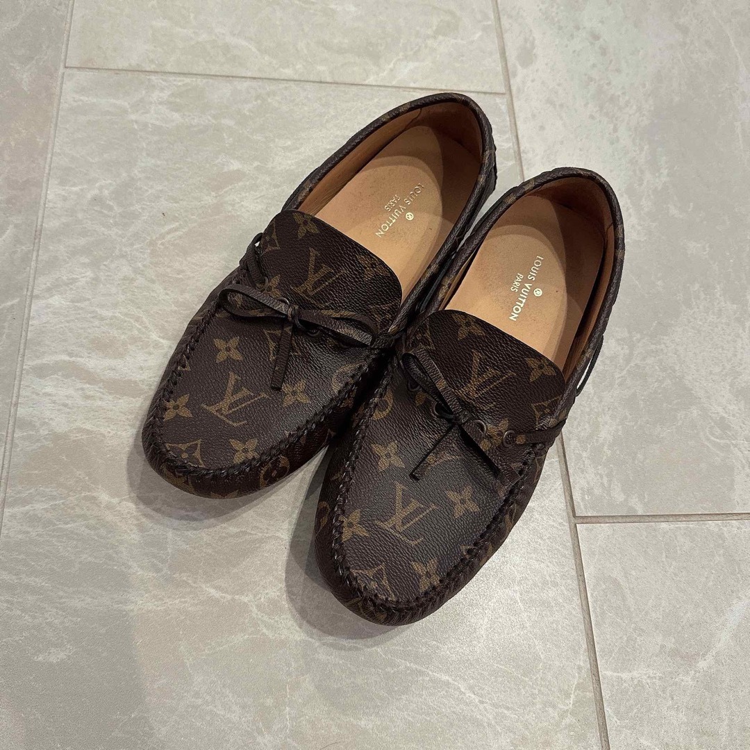 LOUIS VUITTON(ルイヴィトン)の【ほぼ新品】サイズ7 LV ルイヴィトン　ドライバー　ライン　ローファー メンズの靴/シューズ(ドレス/ビジネス)の商品写真